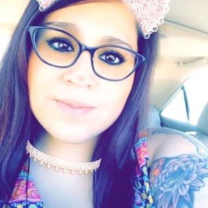 Meet your Posher, Stephani